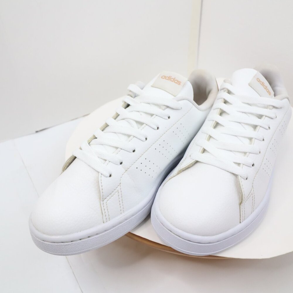 adidas Advantage women's sneaker in the Cloud White/Cloud White/Coppe size us9